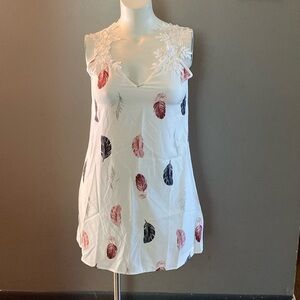 NWT Feather print appliqué shoulder white dress, size medium